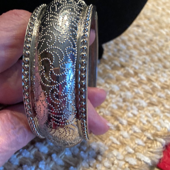 Jewelry - Elegant Silver Bangle Bracelet